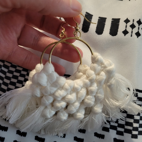 boutique Jewelry - Womans white bundle set of earrings